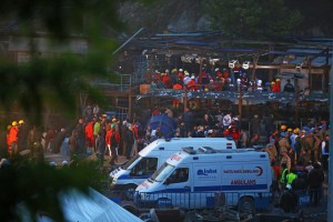 200 morti e altri 200 intrappolati in una miniera a Manisa in Turchia